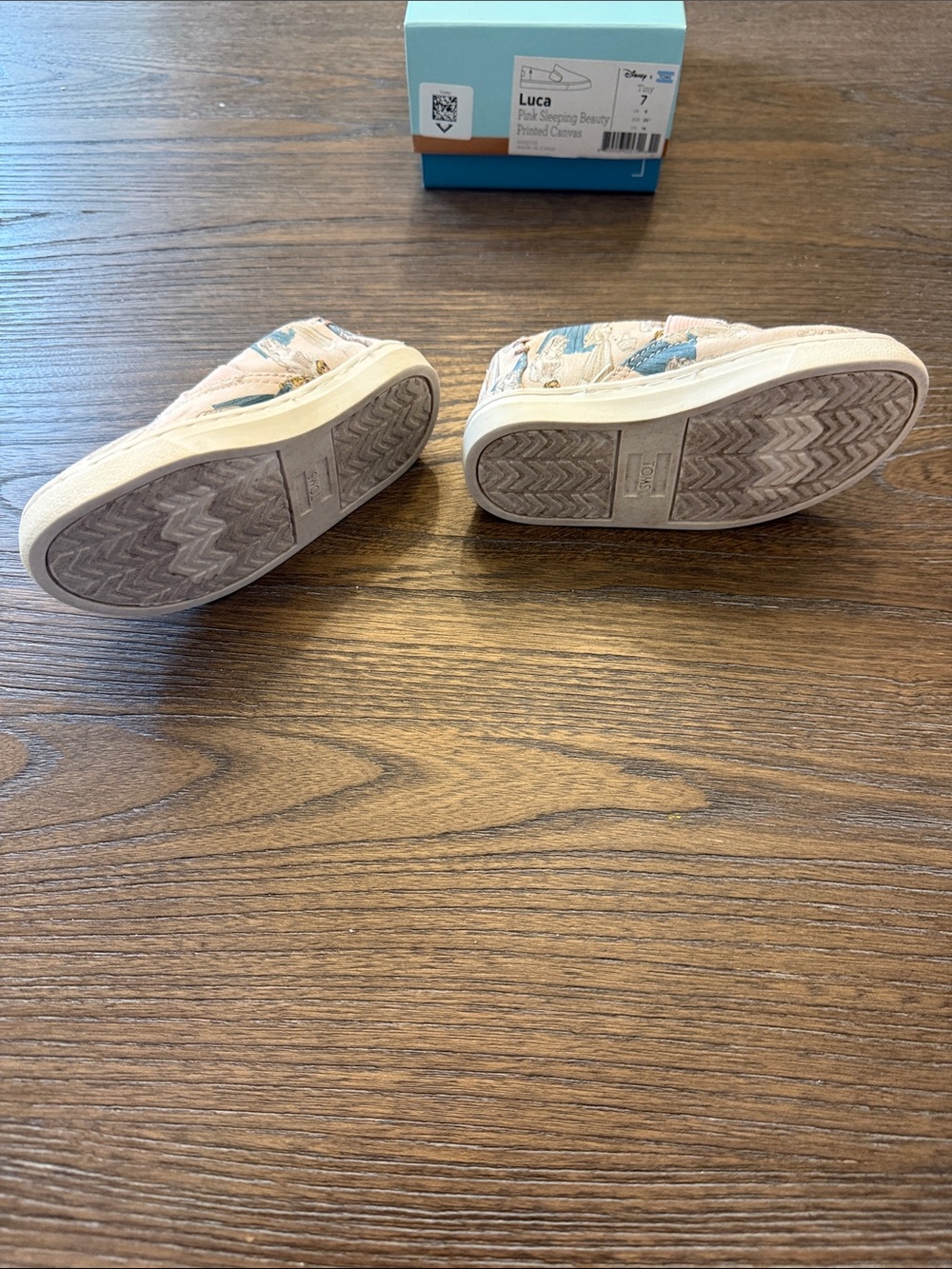 Toms Disney Cinderella 7 Tiny Pink Slip-On Sneakers with Blue Character Print - Picture 4 of 5